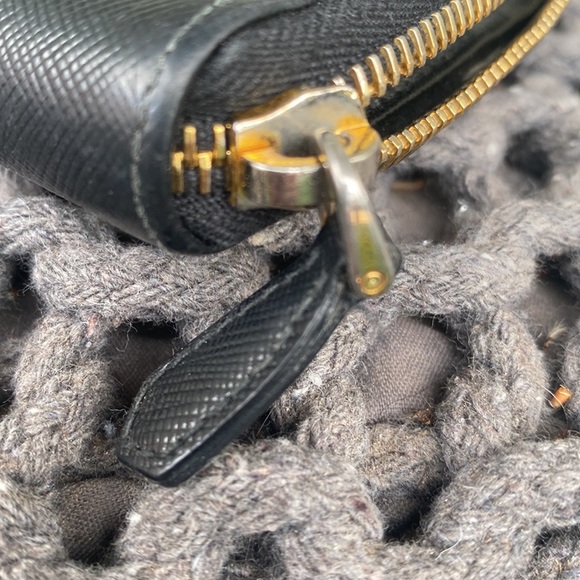 PRADA NERO SAFFIANO LUX WALLET LEATHER IN GOOD CONDITION. ONLY A COUPLE SCUFFS - Picture 12 of 16